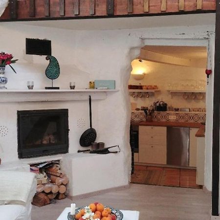 Maison De Vacances Atypique Pouzolles Екстериор снимка