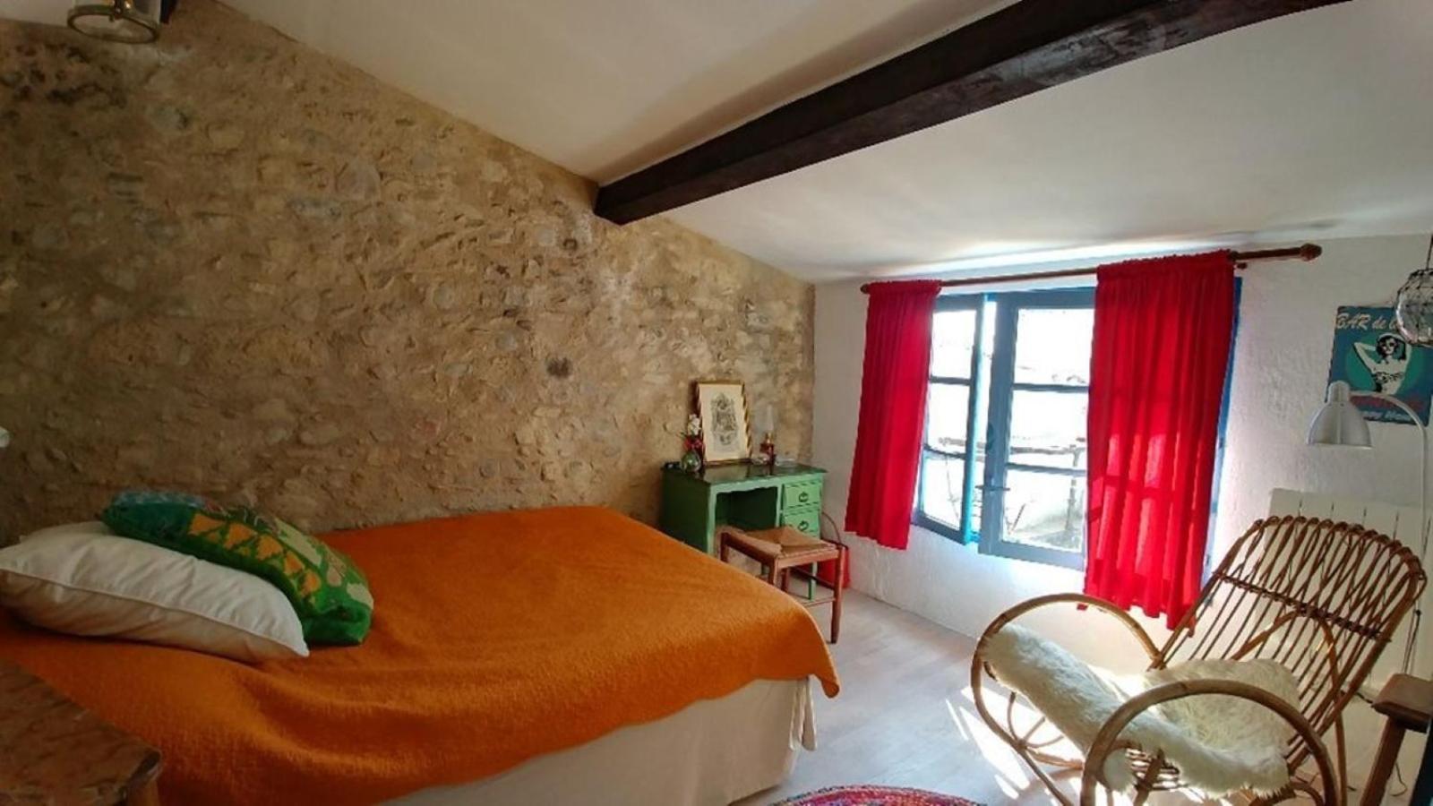Maison De Vacances Atypique Pouzolles Екстериор снимка