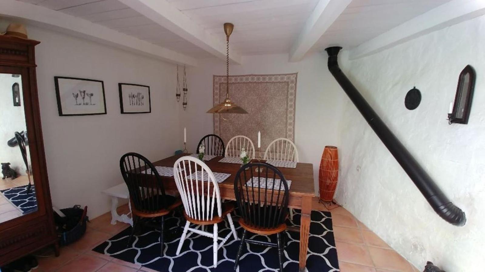 Maison De Vacances Atypique Pouzolles Екстериор снимка